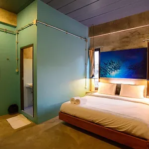 Seabox Khaolak Hostal